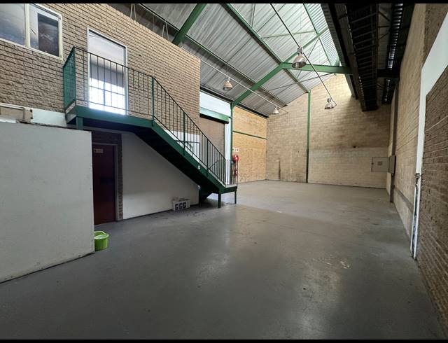 183M² WAREHOUSE TO LET IN ROBERTVILLE